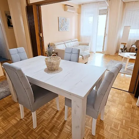 Old Town View アパート