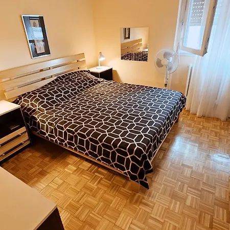 Old Town View アパート